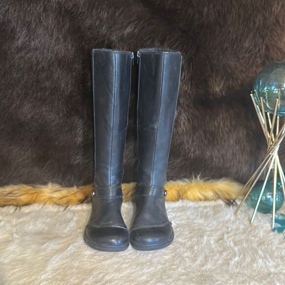 Collection by Clark’s 7.5 (3275) - Picture 1 of 8